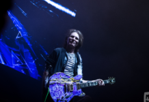 CONCIERTOS: EL LUNA PARK TUVO SU GIMNASIA GUITARRERA EN LAS MANOS DE STEVE VAI