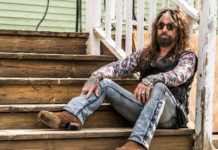 DISCOANÁLISIS: JOHN CORABI SE SIENTE COMO EN CASA CON «NEW DAY»